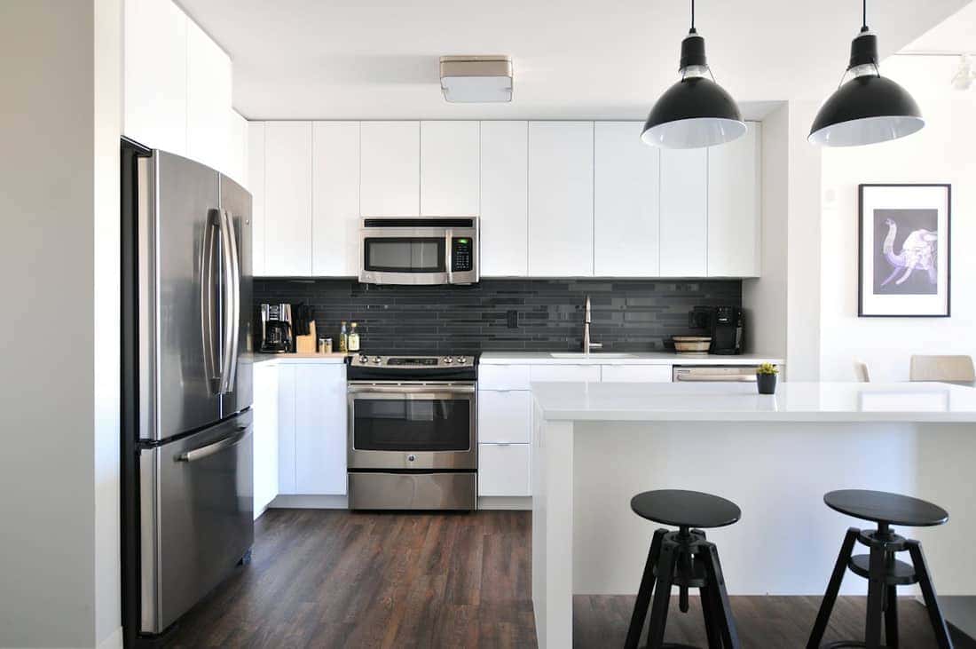Clean modern kitchen ready for move-in